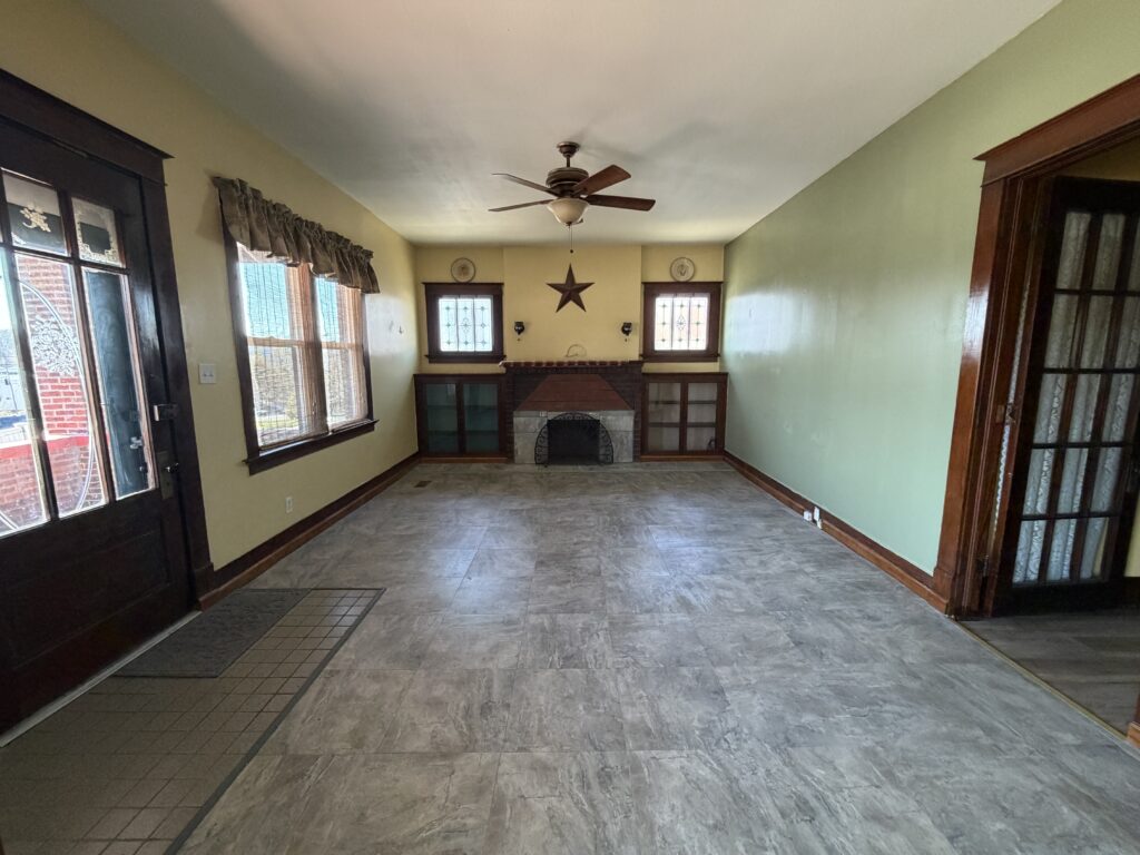 203 W Booneslick Rd inside