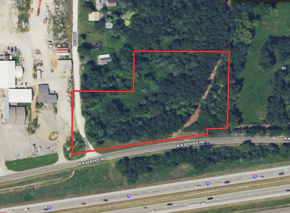4 acres N Service Rd